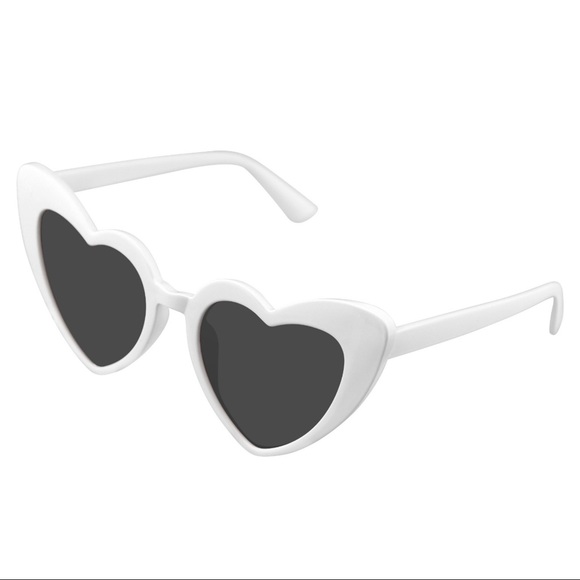 MUST HAVE TREND HEART WHITE SUNGLASSES - Picture 3 of 6